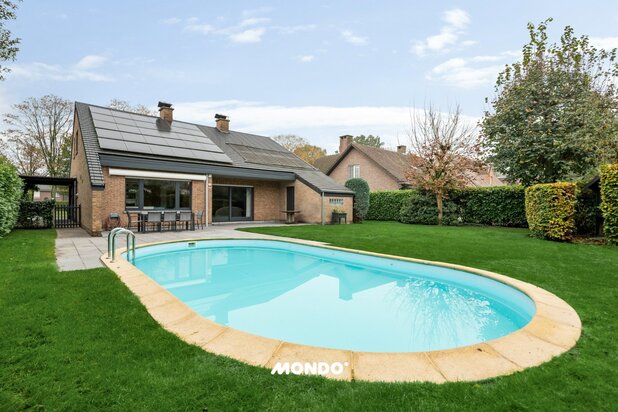 Villa prête à emménager avec piscine à Aartselaar - À vendre!