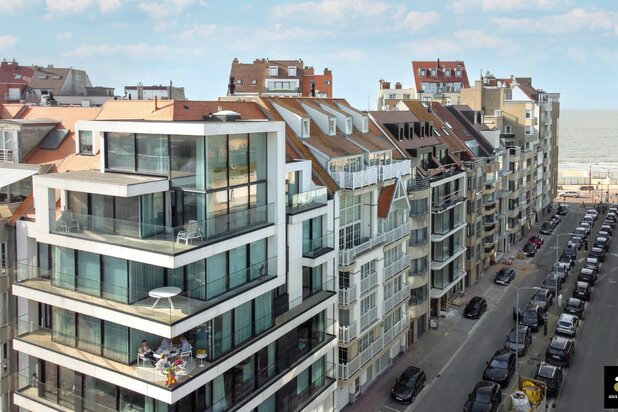 Duplex d'angle exceptionnel avec vue latérale sur la mer