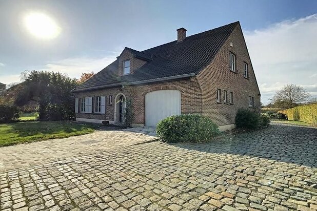 Villa de caractère avec beau jardin à Tervuren