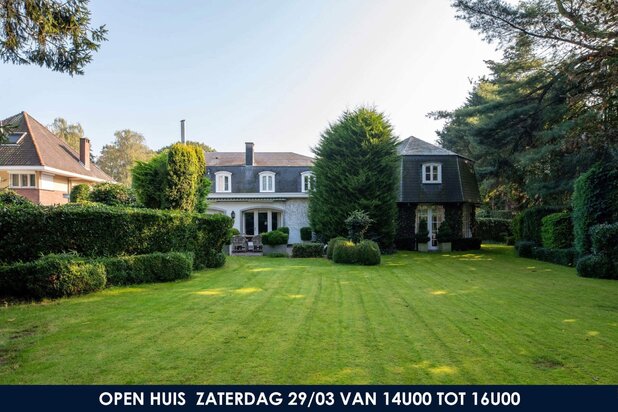 OPEN HUIS ZATERDAG 29 MAART VAN 14 UUR TOT 16 UUR!  Goed onderhouden in het centrum gelegen karaktervilla op een perceel van ca. 1.938 m²!