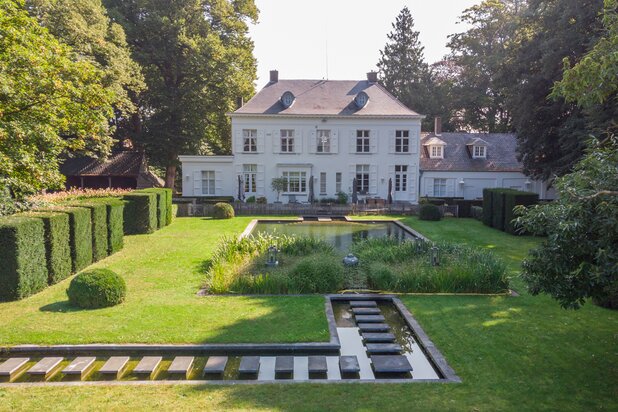 EXCLUSIEVE LANDHUIS EN PARKDOMEIN BERGENHOF