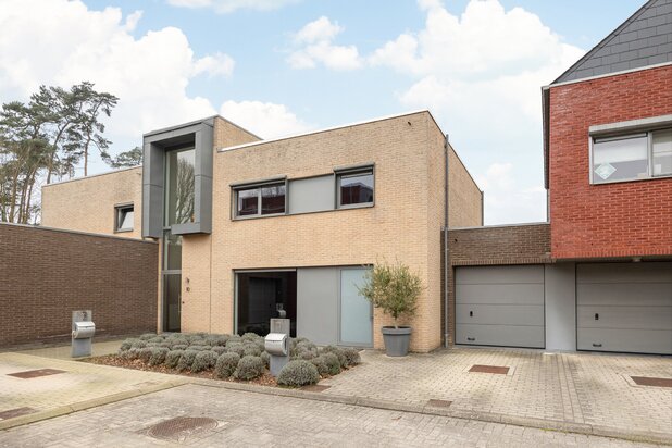 Instapklare woning met 3 slpks, tuin en garage. (B label)