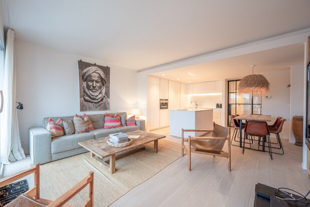 Stylishly renovated 2-bedroom apartment in an absolute prime location