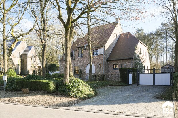 Ruime villa met zwembad gelegen op een toplocatie te Genk