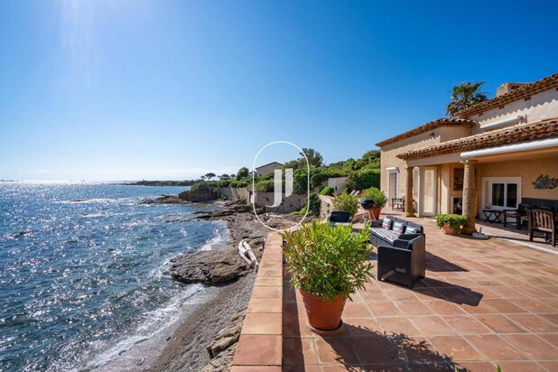 Luxueuze villa aan het water te koop in Sainte-Maxime