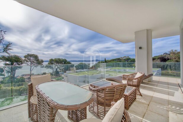 Beautiful sea-view apartment for sale in Sainte-Maxime