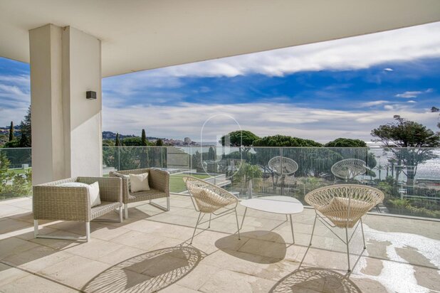 High standing apartment with sea view for sale in Sainte-Maxime