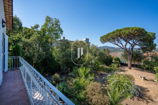 Villa in walking distance of town centre for sale in Sainte-Maxime