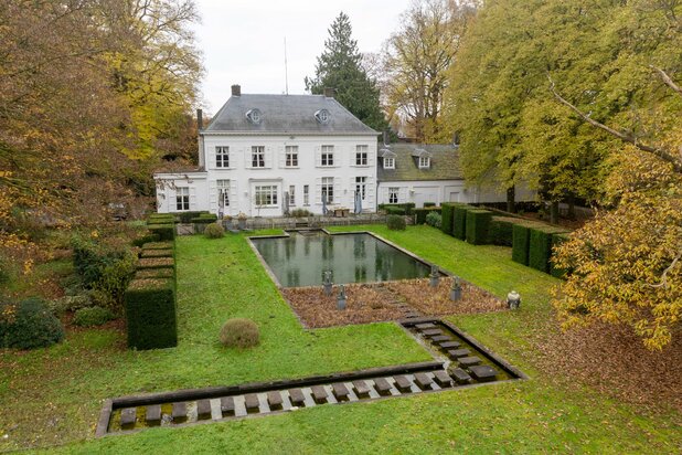 Magnifique maison de campagne datée de 1812 sur le domaine de Bergenhof d'environ 2,9 hectares.