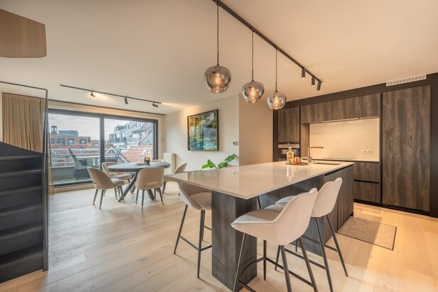 Volledig gerenoveerde duplex penthouse met 3 volwaardige slaapkamers in het centrum van Knokke.