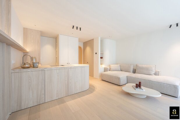 Top renovated (2025) flat with lateral sea view near the Driehoeksplein [Zandstraat - Knokke Zoute].