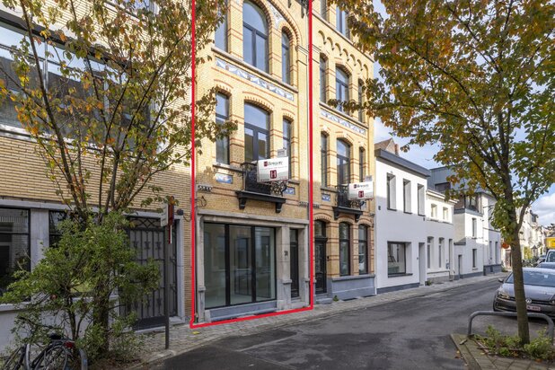 Nabij Groen Kwartier, totaal gerenoveerde woning met stadstuin en terras, 4 slpks en 2 badks.