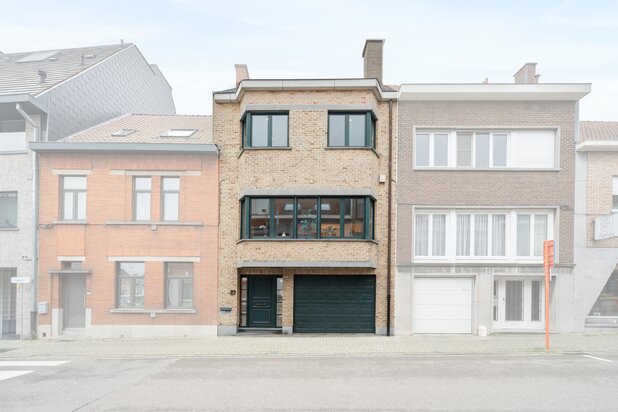 Ruime woning met 4slpk, inpandige garage en lift