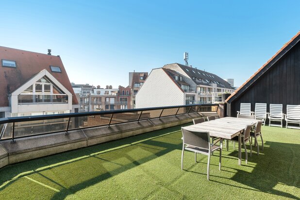 Schitterend duplexappartement met enorme zonneterrassen vlakbij de zeedijk