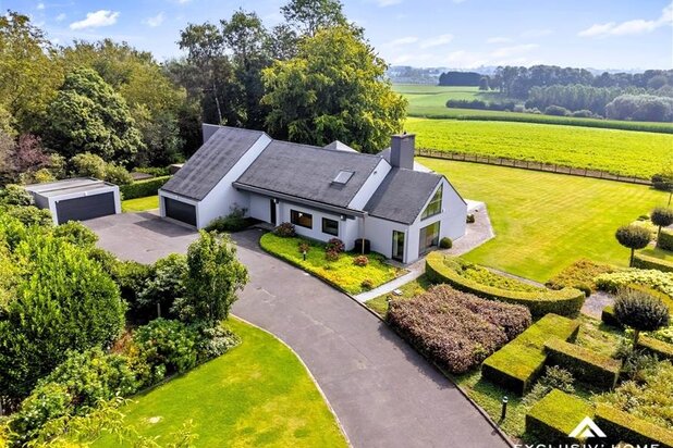 Exclusive country house at an exceptional location on almost 3 acres of land