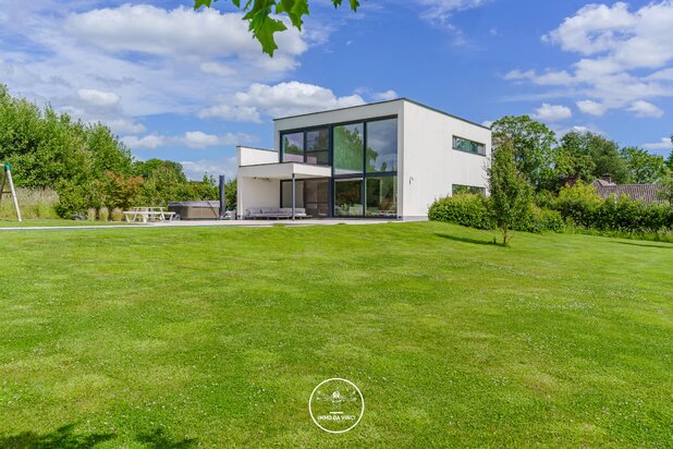 Villa avec vue imprenable et piscine à vendre à Merelbeke