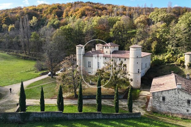 Prachtig kasteel in de Drôme met panoramisch uitzicht 