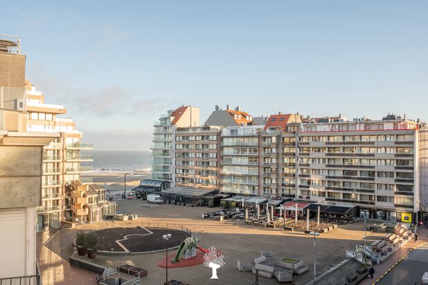 Nieuwbouwappartement met zijdelings zeezicht in een hedendaagse en stijlvolle residentie, centraal gelegen op wandelafstand van het strand. 