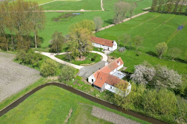 Uniek en zeer rustig gelegen hoeve op 3,9 Ha nabij Damme.