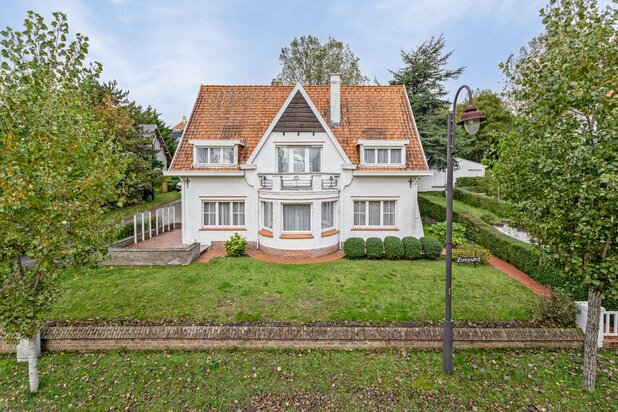 Villa spacieuse à vendre à De Haan!