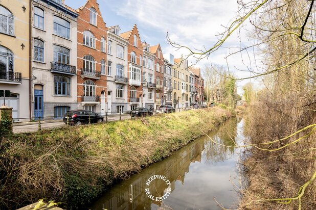 Herenhuis aan het water