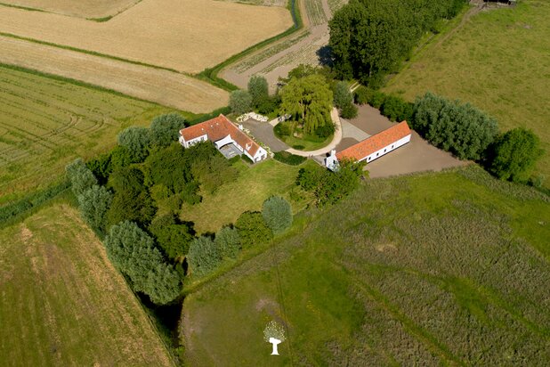 Dans le secteur rural de Damme sur un terrain de 39.150 m²...