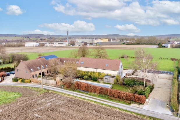 Propriété d’exception: 2 superbes maisons, 3 gites, et piscine.