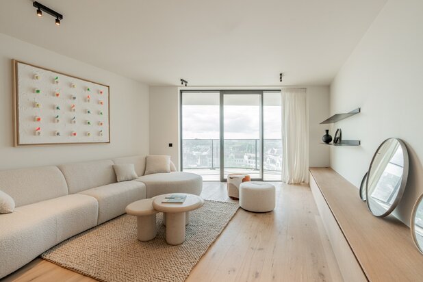 Appartement très conviviale et luxueux avec vue panoramique et terrasse ensoleillée. 