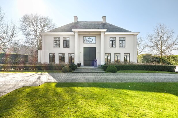 Tijdloze villa op 3.187 m² nabij Nederlandse grens te Weelde