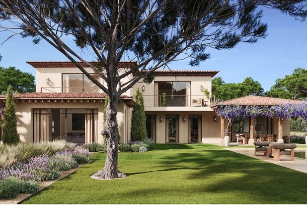 Rare opportunity in the heart of Saint-Tropez, just steps away from the prestigious Place des Lices...