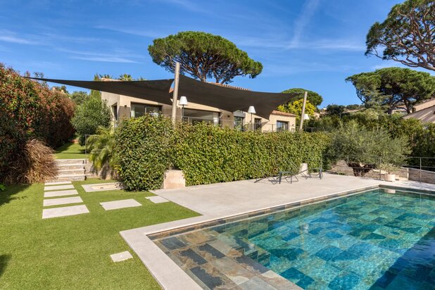 Contemporary elegance in Sainte-Maxime — Exceptional villa just steps from the sea...