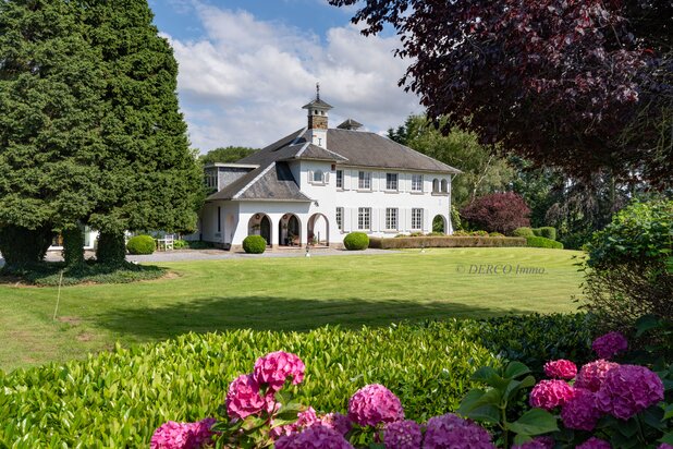 authentieke villa met een ZIEL - prachtig terrein 1,49 ha - blijvend VERZICHT op beschermd landschap