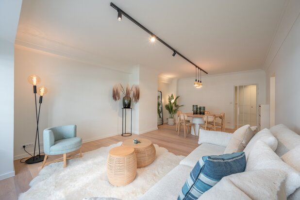 Appartement superbement rénové et très bien situé dans l'avenue du Littoral à Knokke.