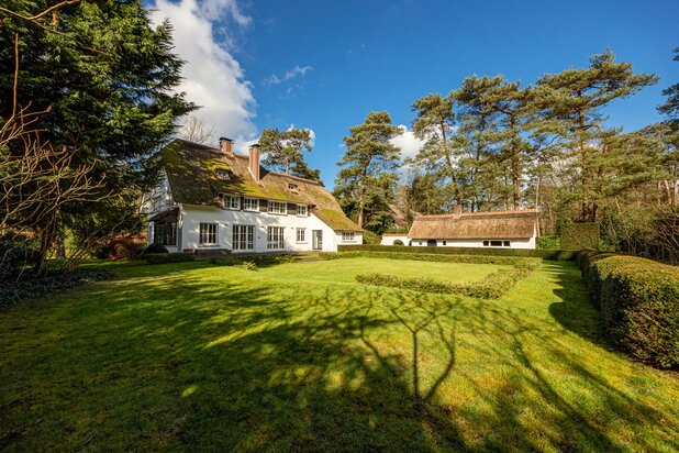 RIETGEDEKTE CHARME VILLA TE KONINGSHOF