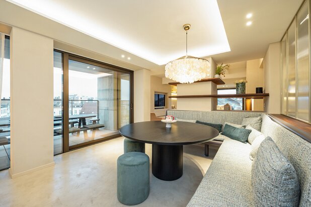 ANTWERP – Prime location and exquisitely finished apartment with a view of the Cathedral and Bourlaschouwburg!