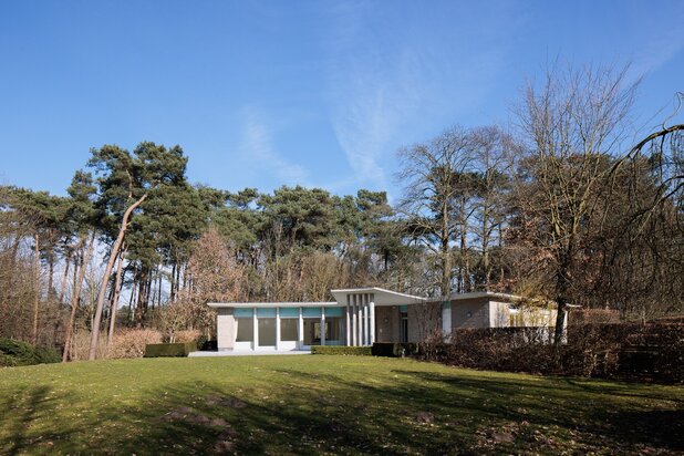 Architecturale woning op een perceel van ca. 6.395 m²