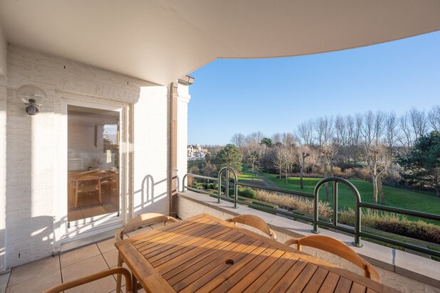 Tennis Gardens - beautifully renovated apartment with south-facing terrace