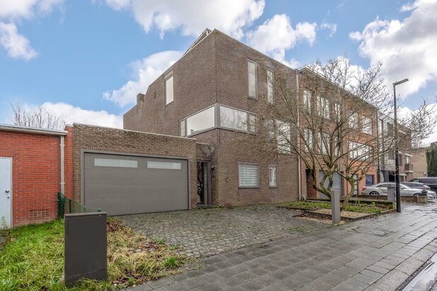 Centraal gelegen seventieswoning met multifunctionele ruimte