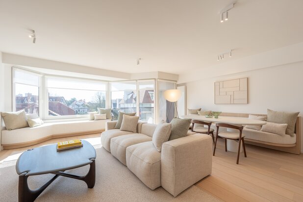 Beautifully renovated and sunny apartment on Kustlaan enjoying open views