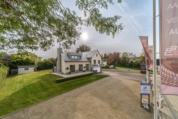 Villa te koop met werkruimte op commerciële locatie !